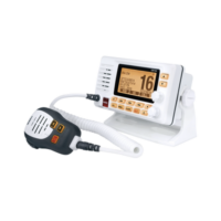 Radio Móvil Marino VHF, color blanco con receptor de GPS integrado, Tx: 156.025 - 157.425 MHz, Rx: 156.050 - 163.275 MHz, 25W de potencia, sumergible IPX8 incluye micrófono y cable de alimentación