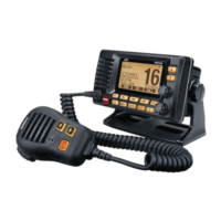 Radio Móvil Marino VHF, color negro con receptor de GPS integrado, Tx: 156.025 - 157.425 MHz, Rx: 156.050 - 163.275 MHz, 25W de potencia, sumergible IPX8 incluye micrófono y cable de alimentación
