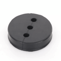 CI338-p.png Inserto de Caucho de 4" Con Tres Orificios para Cable de 3/8 in