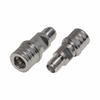 RQA5405LP-p.png Adaptador en Línea de Bajo PIM, de Conector QMA (Quick Mate) Macho a SMA Hembra, Bronce Blanco/ Oro/ Teflón.