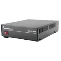 Fuente de poder 13.8V, 19A, conmutada con circuito cargador de baterías.